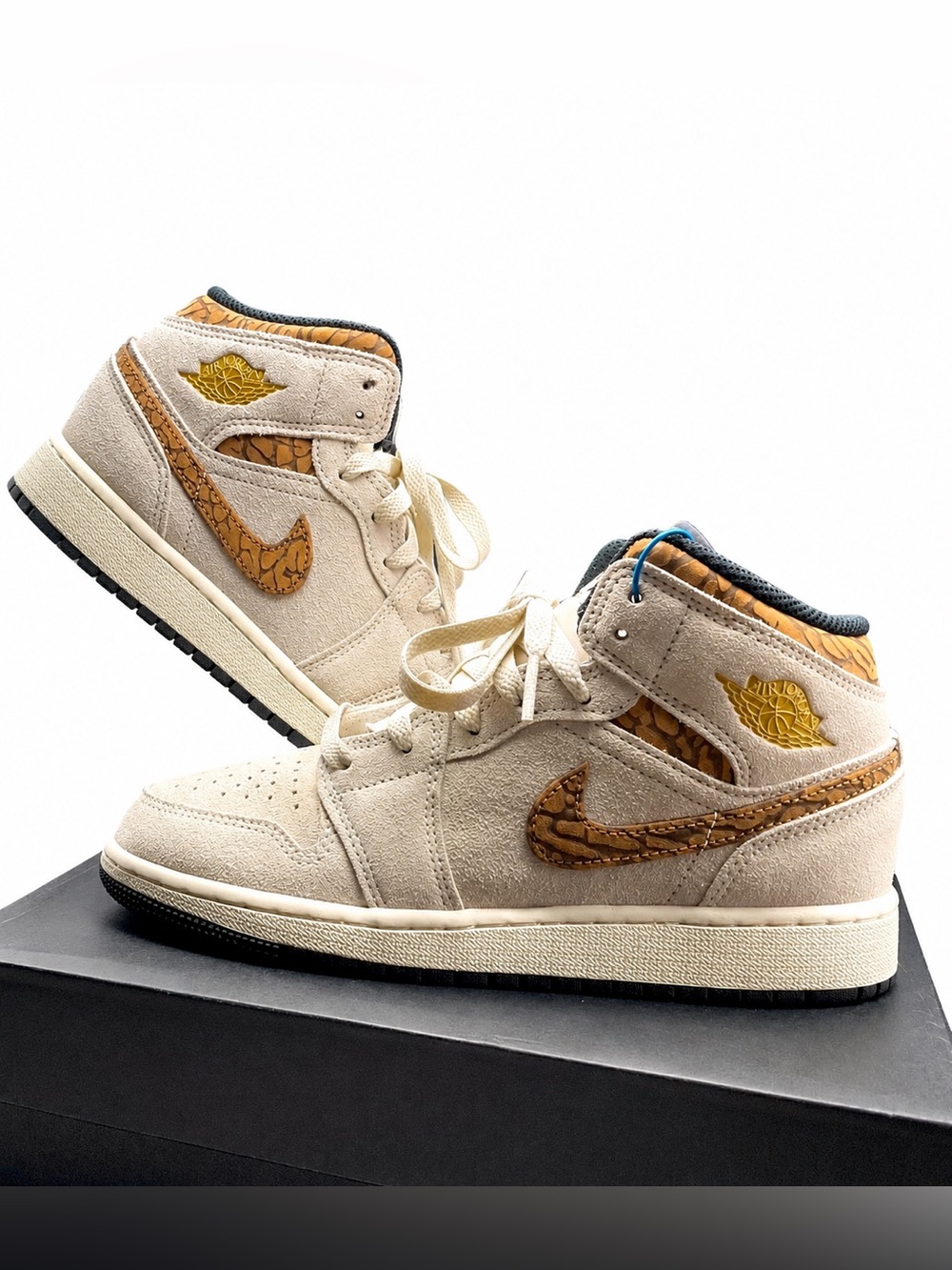 NEW IN BOX - Air Jordan 1 SE Mid (Big Kid) 4Y “Elephant”